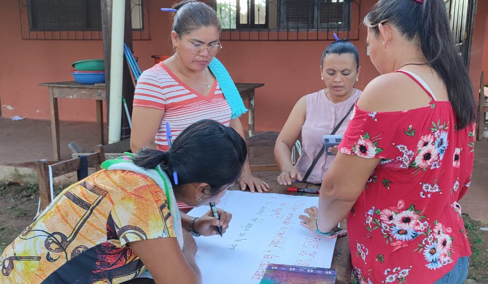 Profesores y padres de familia fortalecen conocimientos para  el cuidado del medio ambiente en la Amazonía boliviana